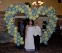 Balloon heart arch